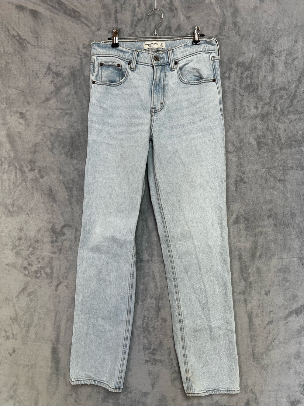Abercrombie & Fitch The '90s Straight Mid Rise Jeans Size 26 / 2L Light Wash